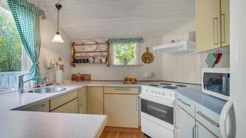 Refrigerador, placa de cocina, cafetera/tetera