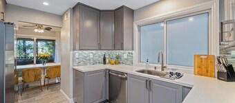 Chic Nest parent’s favorite! Irvine, Laguna, Best location!