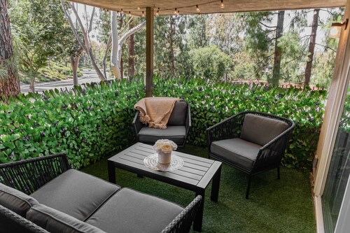 Chic Nest parent’s favorite! Irvine, Laguna, Best location!