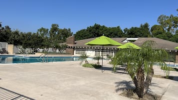 Piscine extérieure, piscine chauffée