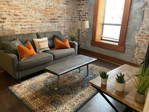 Heart of Downtown 1 BR/1 BA - Hidden Gem