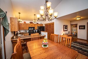 Dining - SINGLE LEVEL 2 BEDROOM CORNER CONDO IN UPTOWN PAGOSA! (Pagosa Springs)