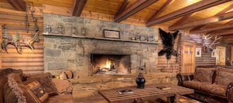 Rejuvenating bald eagle cabin with Shower Jacuzzi