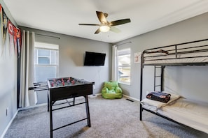 2 bedrooms, WiFi, bed sheets - Bump Set Slam Dunk @ SpookyNook - Sports Inspired Townhome - 1 Min Walk to Venue (Hamilton)