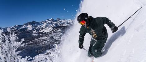 Skiing on Mammoth Mountain