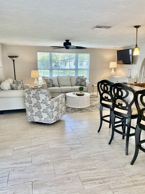 テレビ、書斎 / ワークスペース