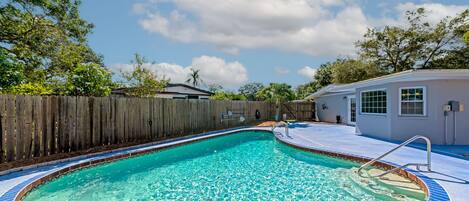 室外游泳池,恒温泳池