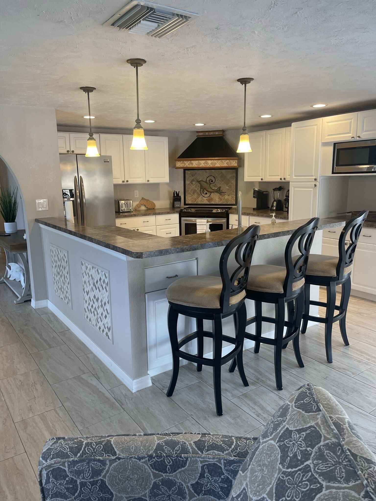 Réfrigérateur, micro-ondes, four, plaque de cuisson