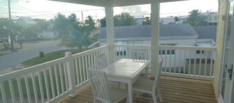 Banana Republics - Located in Paradise