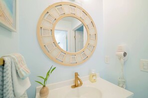 Hårtørrer, håndklæder