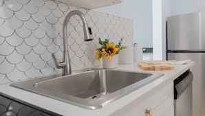 Private kitchen - Renovated 3bd/2ba near Downtown (West Palm Beach)