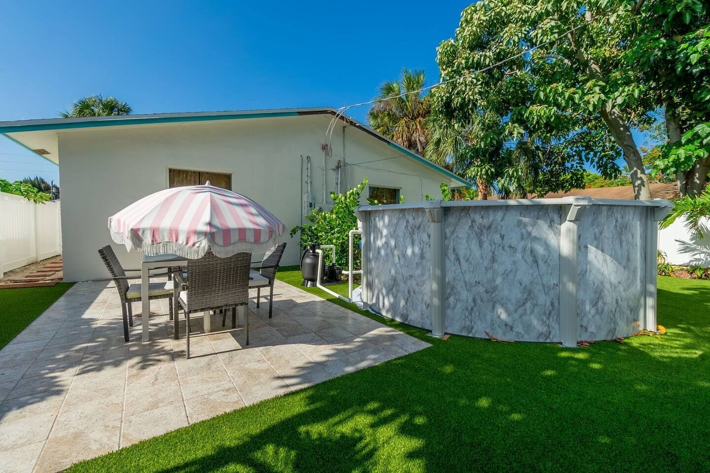 屋外ダイニングエリア