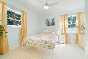 3 soveværelser, skrivebord, strygejern/strygebræt, weekendseng