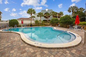 Apartment, Mehrere Betten (OceanFront Bliss: Night of Lights Get) | Pool | Beheizter Pool