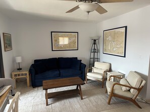 Smart TV, fireplace - Relaxing waterfront condo - 30' Dock! 10 min walk to Jet Express & downtown PC (Port Clinton)