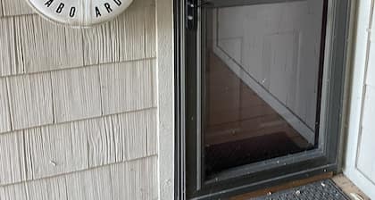 Relaxing waterfront condo - 30' Dock! 10 min walk to Jet Express & downtown PC