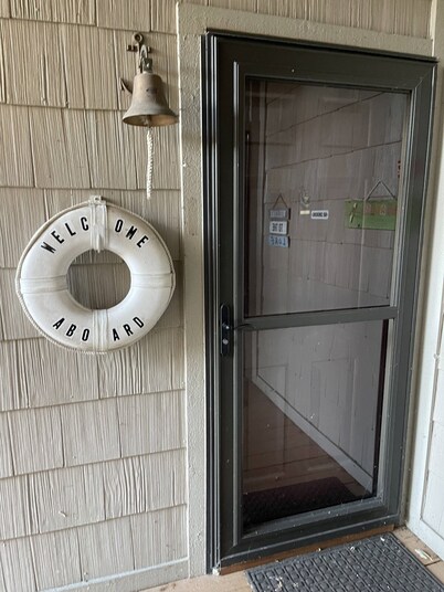 Relaxing waterfront condo - 30' Dock! 10 min walk to Jet Express & downtown PC
