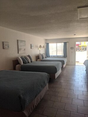 Deluxe Family Room | Free WiFi, bed sheets - Little Daisy Motel (Cottonwood)