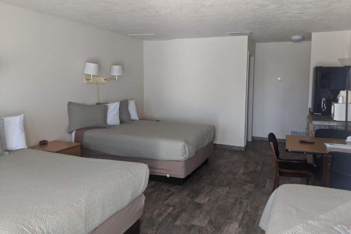 Family Room | Free WiFi, bed sheets