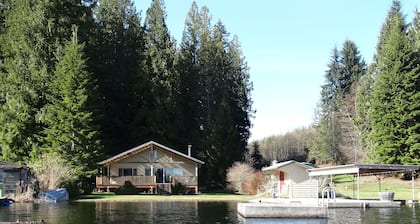 Lake house @ Lake Roesiger - Private beach & 1 acre of solitude