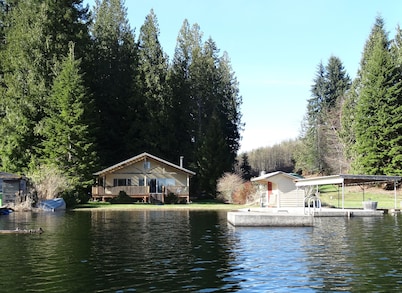 Lake house @ Lake Roesiger - Private beach & 1 acre of solitude