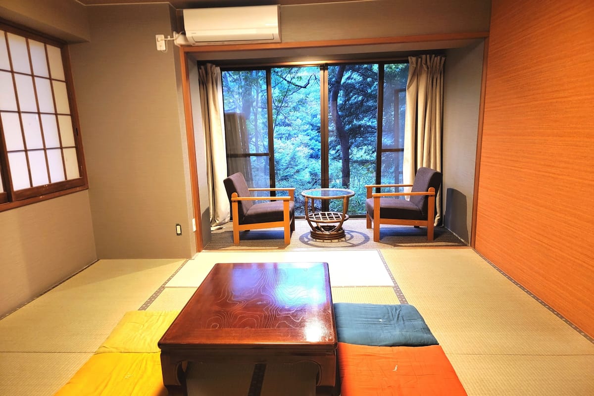 Traditional Quadruple Room, Shared Bathroom