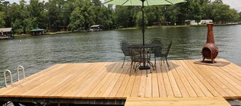 Spend Lake Daze at Lake Sinclair retreat w/ renovated basement and private dock!
