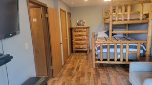 2 chambres, fer et planche à repasser, Wi-Fi, draps fournis