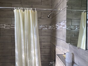 Economy Single Room, 1 King Bed | Bathroom | Combined shower/bathtub, hair dryer, towels - Ranger Motel (Cheyenne)