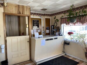 Reception - Ranger Motel (Cheyenne)