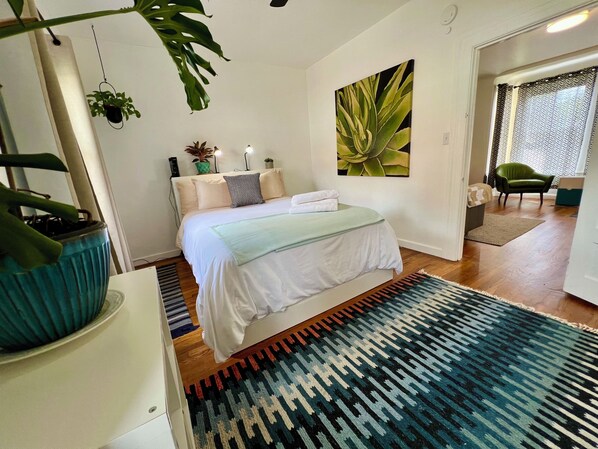 3 bedrooms, desk, iron/ironing board, travel crib