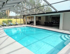 Outdoor pool - 5/4 pool home w/attached studio 4mi to Beaches/IMG (Bradenton)