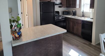 Lovely 1 Bedroom. Home away from home!