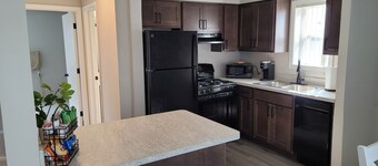 Lovely 1 Bedroom. Home away from home!