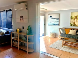 Smart TV, reproductor de DVD y libros