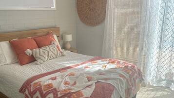 2 bedrooms, iron/ironing board, free WiFi, bed sheets