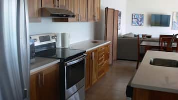 KĂŒhlschrank, Mikrowelle, Ofen, Herdplatte