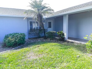 Exterior - 3/2 Family Friendly Home with Heated Pool 4mi to Beaches/IMG/Blake Hospital (Bradenton)
