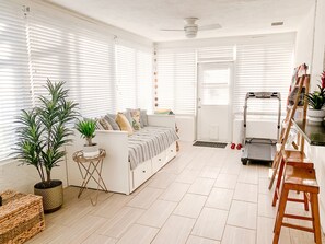 3 bedrooms, desk, iron/ironing board, WiFi - 3/2 Family Friendly Home with Heated Pool 4mi to Beaches/IMG/Blake Hospital (Bradenton)