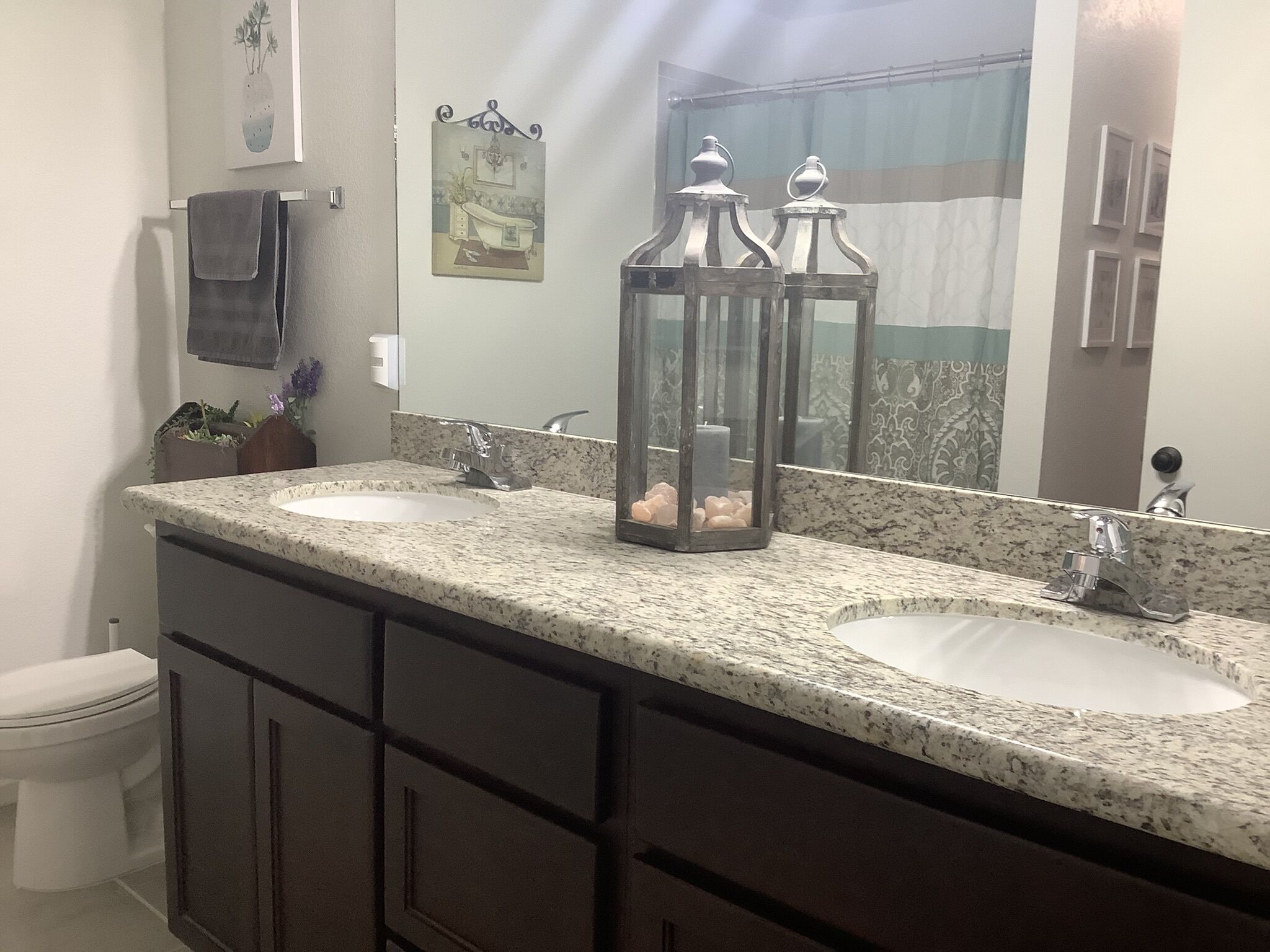 Combined shower/tub, hair dryer, towels, soap