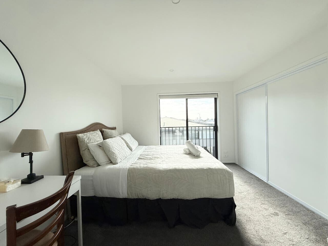 2 bedrooms, desk, iron/ironing board, WiFi