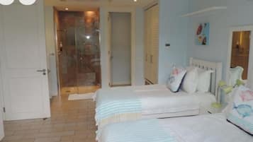 Family Apartment | 2 bedrooms, in-room safe, blackout curtains, soundproofing