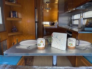 Frigorifero, microonde, macchina per tè/caffè, tostapane