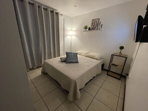 5 bedrooms, in-room safe, desk, iron/ironing board - Elegante Casa de 4 Habitaciones a Solo 15 Minutos del Corazón de la Ciudad (San Rafael Abajo)
