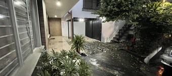 Elegante Casa de 4 Habitaciones a Solo 15 Minutos del Corazón de la Ciudad