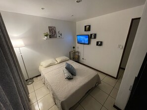5 bedrooms, in-room safe, desk, iron/ironing board