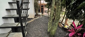 Elegante Casa de 4 Habitaciones a Solo 15 Minutos del Corazón de la Ciudad