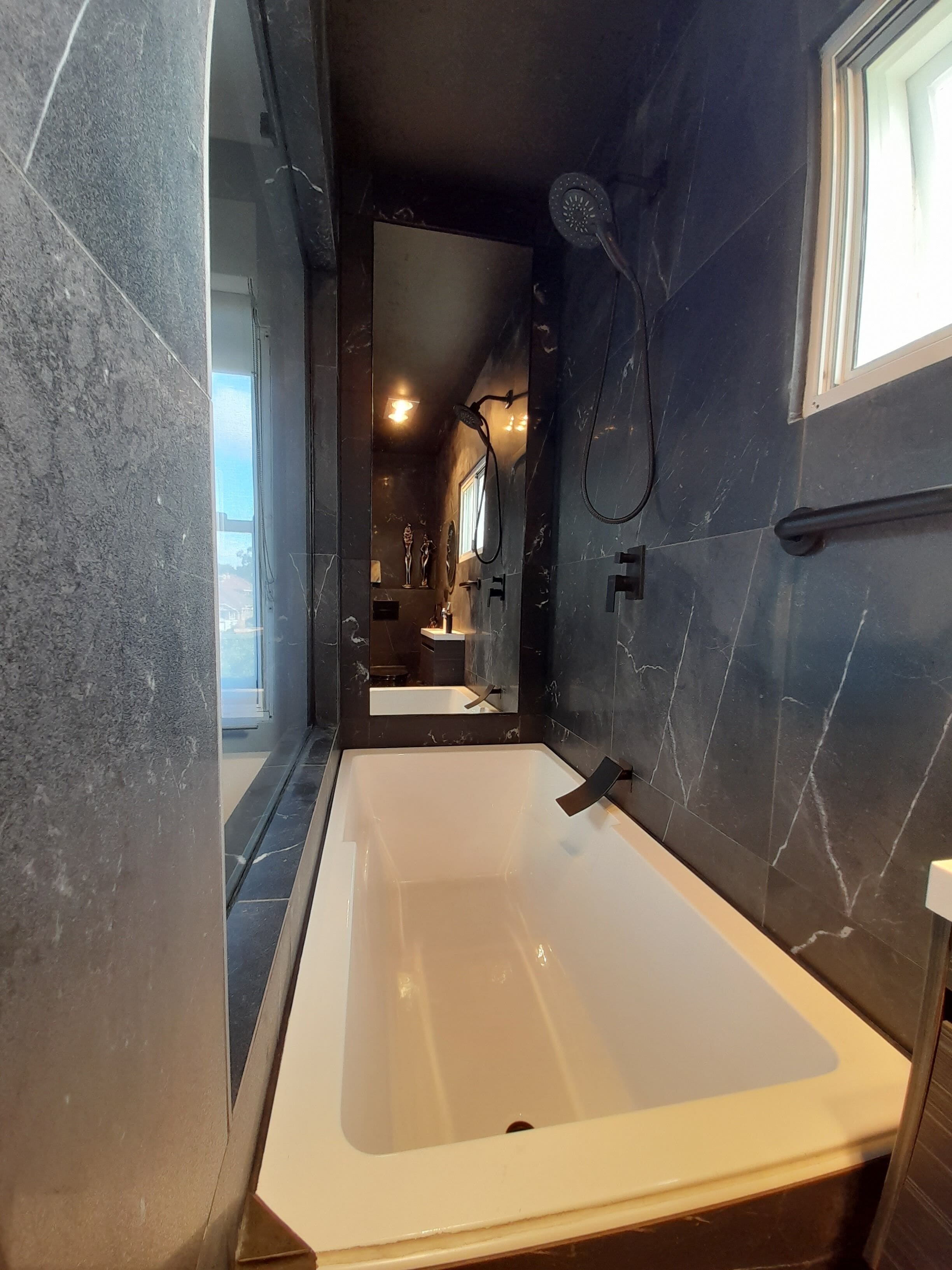 Combined shower/tub, hair dryer, bidet, towels