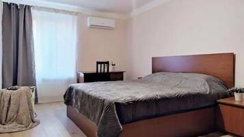 1 habitación, escritorio, tabla de planchar con plancha y wifi gratis