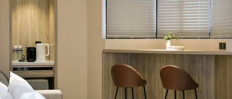 Deluxe szoba | 1 hálószoba, pehelypaplan, minibár ingyenes italokkal és sötétítőfüggöny